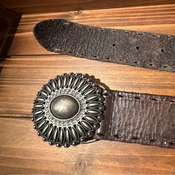 Vintage Fossil Style Silver Belt 
T1 - Picture 7 of 13